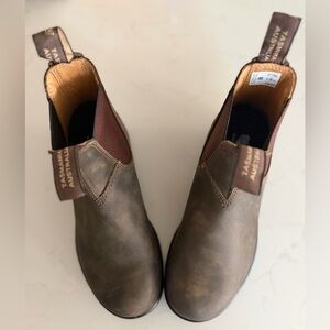 Blundstone Distressed Brown Ankle Boots